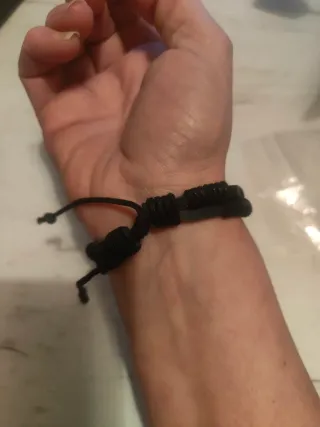 Pulsera hombre cuero negro cuerdas
