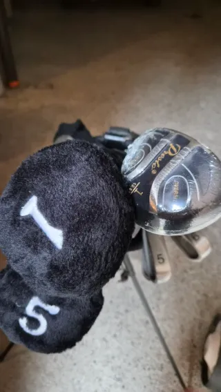 Sacca più carrello più mazze da golf