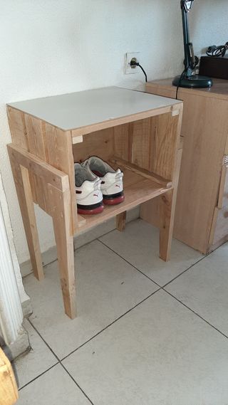 Mesita auxiliar de madera reciclada