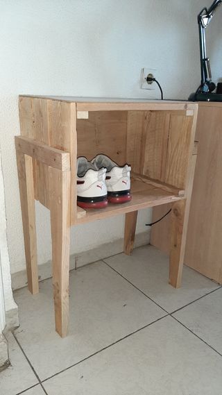 Mesita auxiliar de madera reciclada