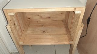 Mesita auxiliar de madera reciclada