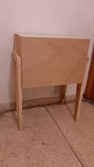 Mesita auxiliar de madera reciclada