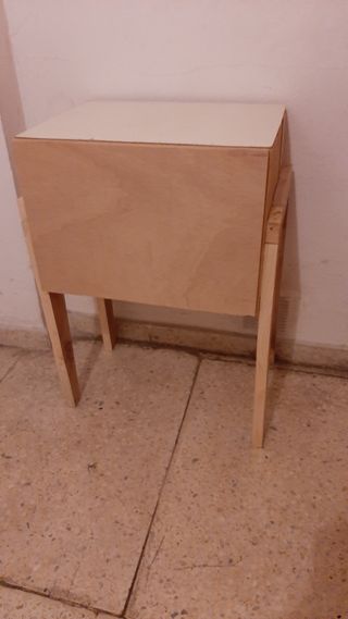 Mesita auxiliar de madera reciclada