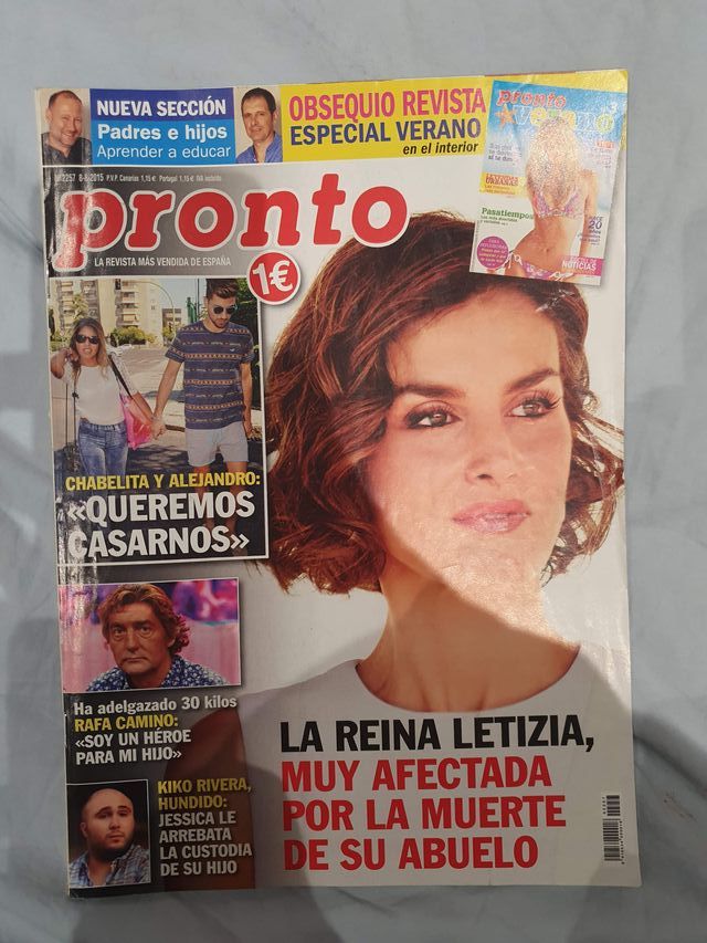 Revistas antiguas Hola, Semana, etc.