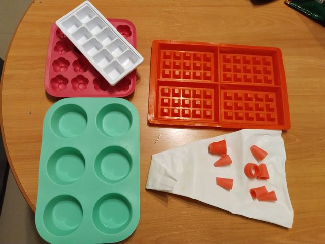 Cubiteras+molde jabón+molde gofres+manga past