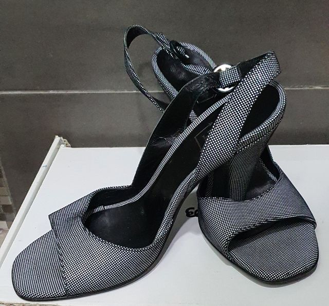 Son rayas en piel grabada