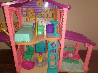 Casa Enchantimals + 6 muñecas + Cama con tocador