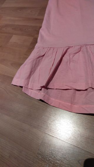 Vestido rosa con volante 