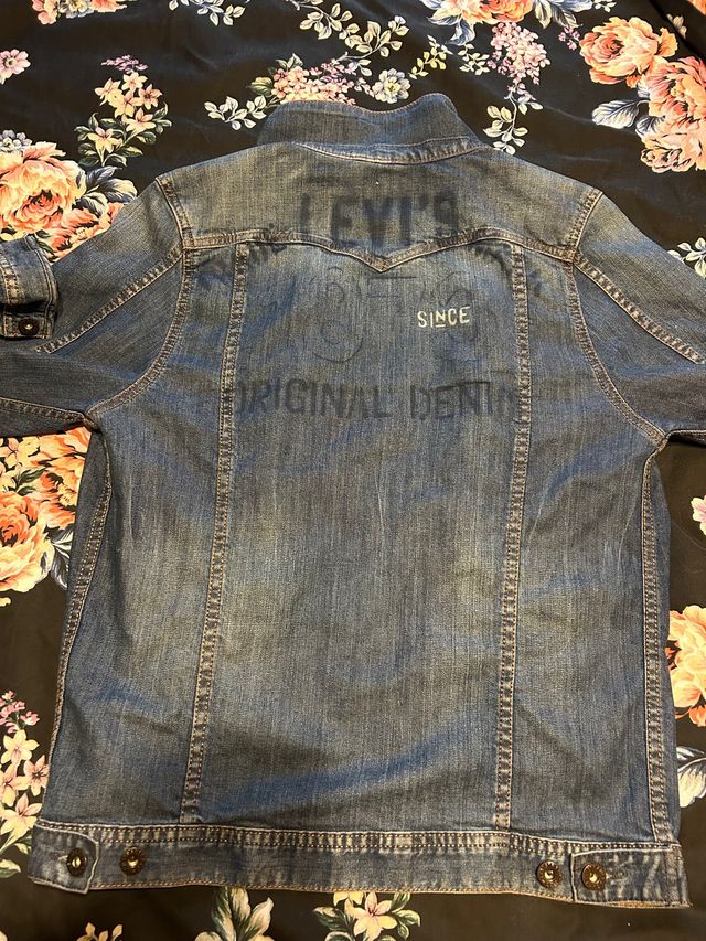 preciosa chaqueta vaquera de levis