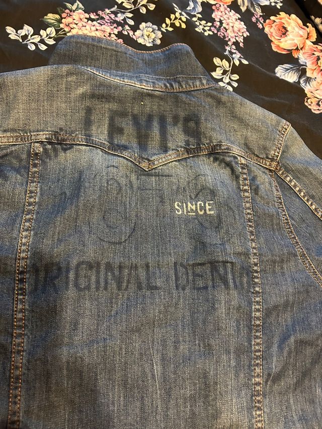 preciosa chaqueta vaquera de levis