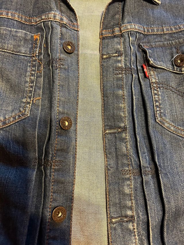 preciosa chaqueta vaquera de levis