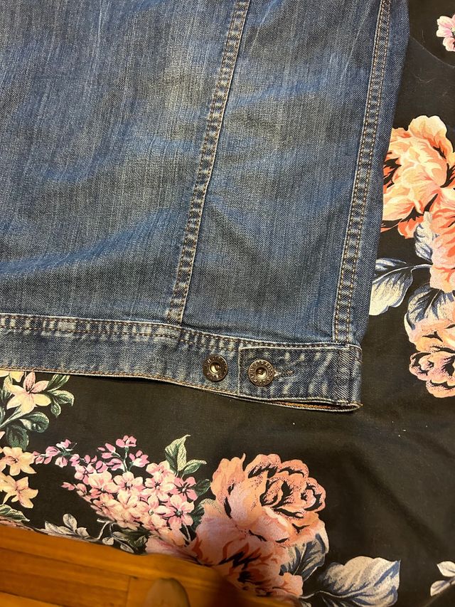 preciosa chaqueta vaquera de levis