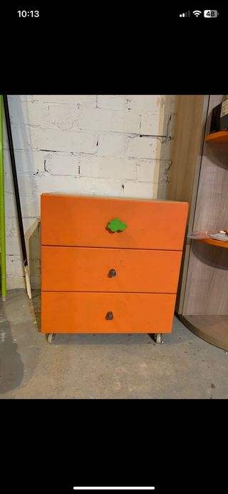 conjunto de armario cajonera y mesita de noche
