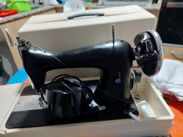 Maquina de coser antigua