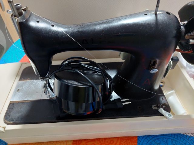 Maquina de coser antigua