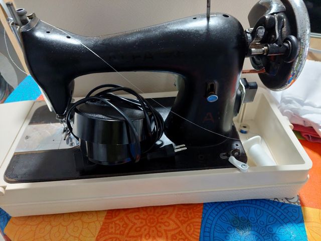 Maquina de coser antigua