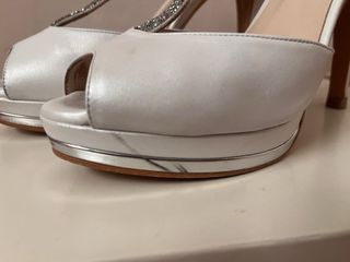 zapato de novia Lodi con tira Swarovski