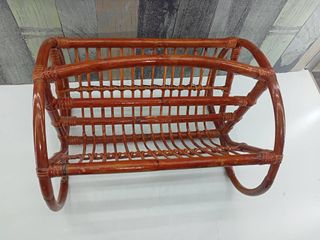 REVISTERO HECHO DE CAÑA