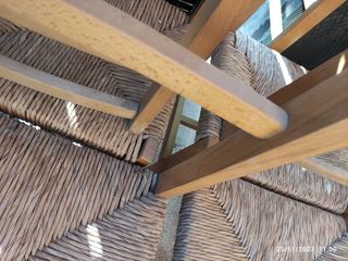 Sedie in legno di faggio e campanile