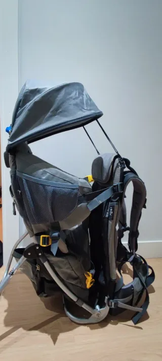 Mochila portabebés marca Deuter