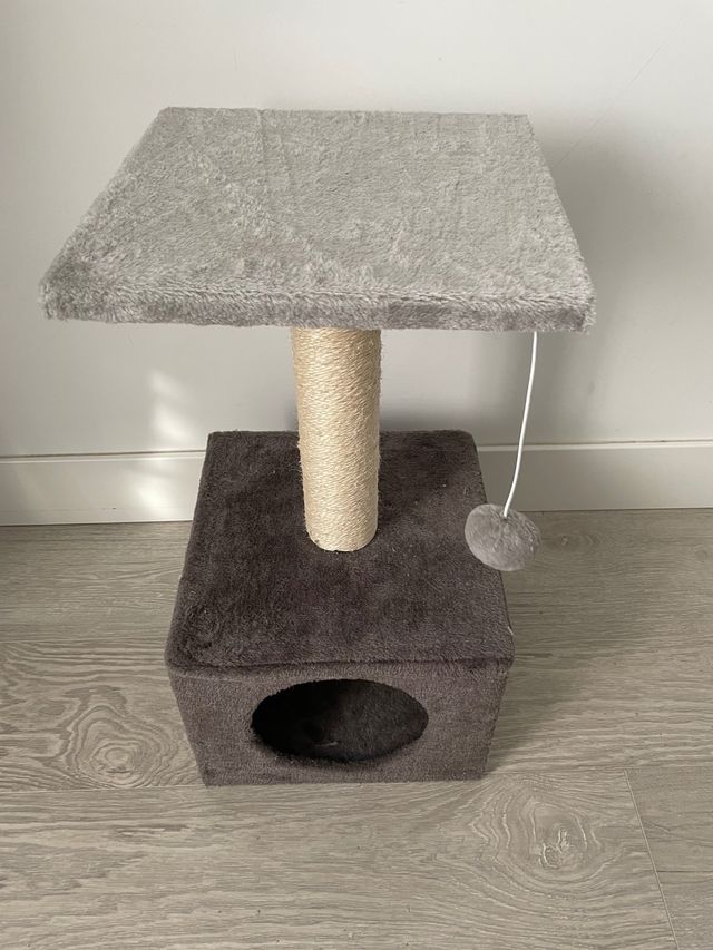 rascador con cueva para gatos