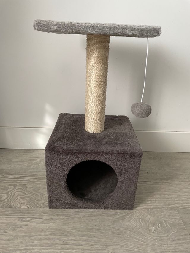 rascador con cueva para gatos