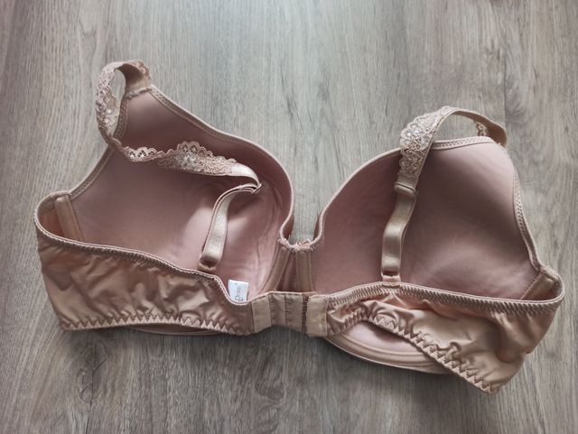 Sujetador con encaje 105E