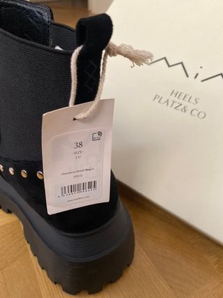 Botas color negro con tachuelas MIM NUEVAS
