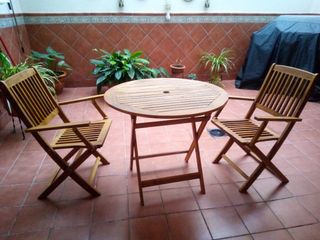 Mesa y dos sillas con reposabrazos nueva