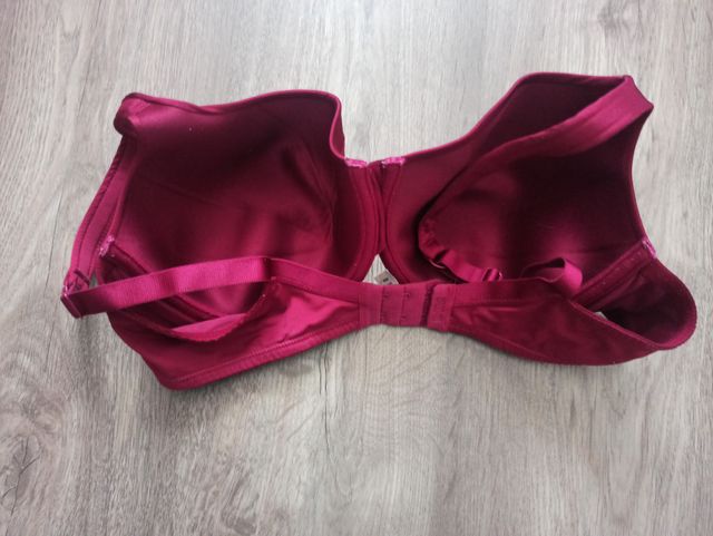 Sujetador reductor color vino 100B DIM