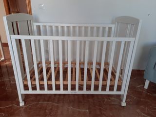 Cuna marca TRAMA, modelo estrellas.