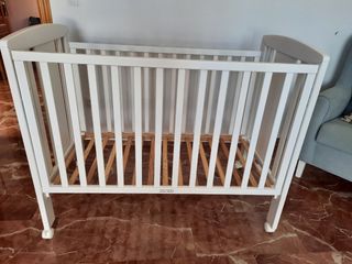 Cuna marca TRAMA, modelo estrellas.