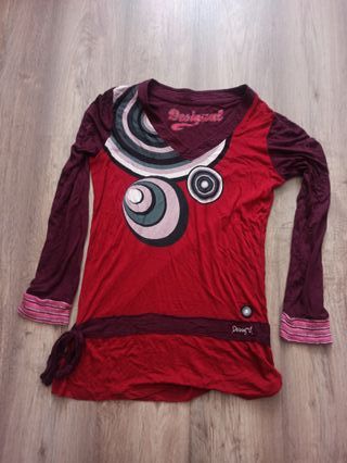 Camiseta manga larga Desigual en tonos rojos