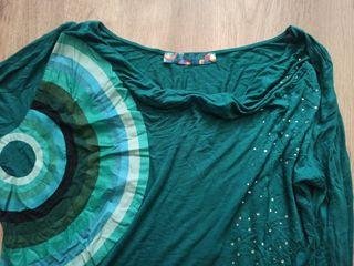 Camiseta de manga larga Desigual en tonos verdes