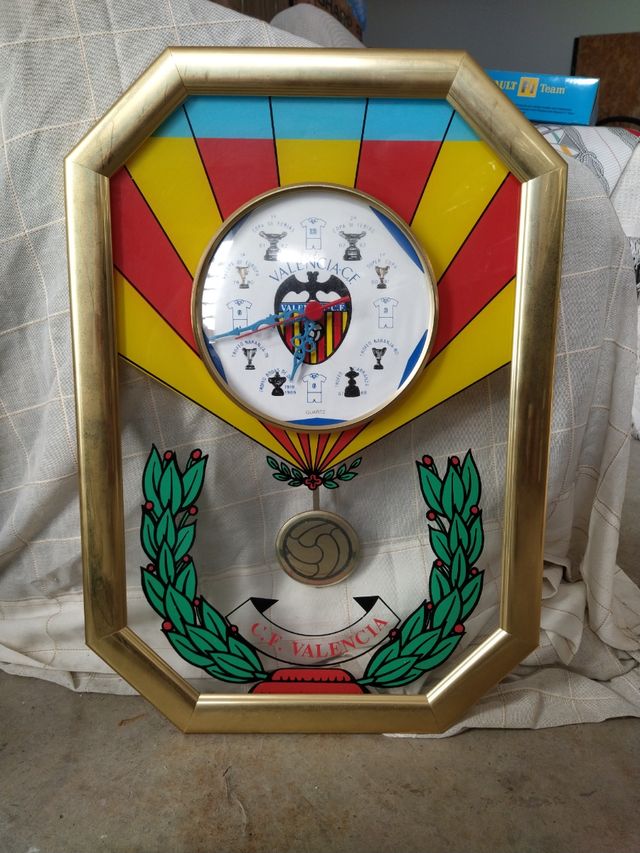 VCF  RELOJ  pared  del  Valencia C.F. 