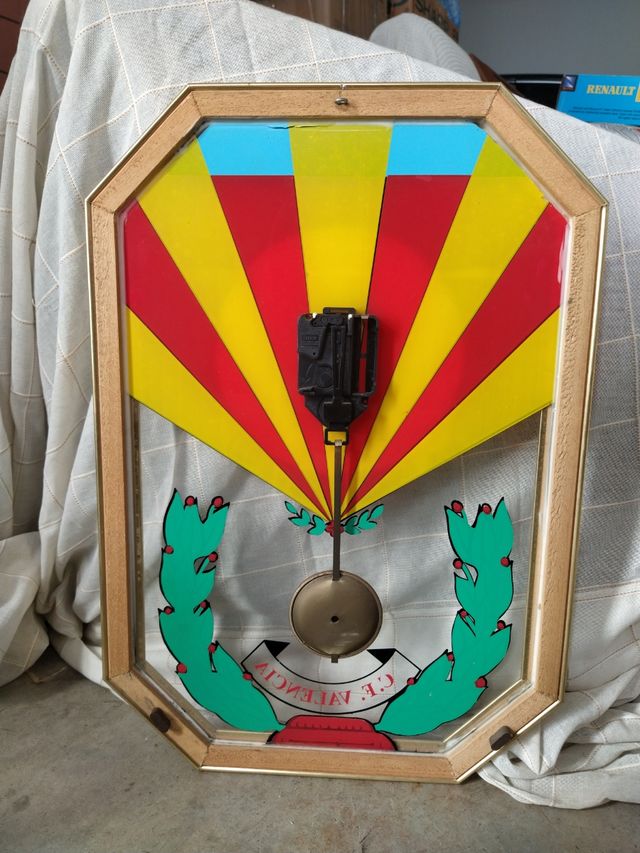 VCF  RELOJ  pared  del  Valencia C.F. 