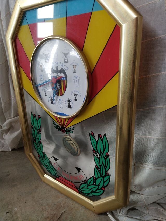 VCF  RELOJ  pared  del  Valencia C.F. 