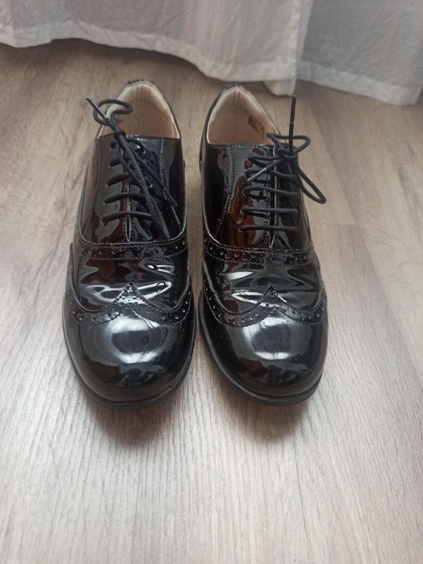 Zapatos de charol de piel Clarks, talla 42