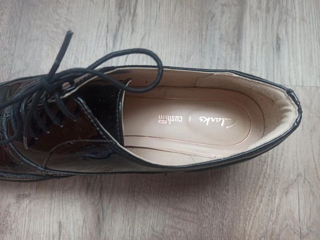 Zapatos de charol de piel Clarks, talla 42
