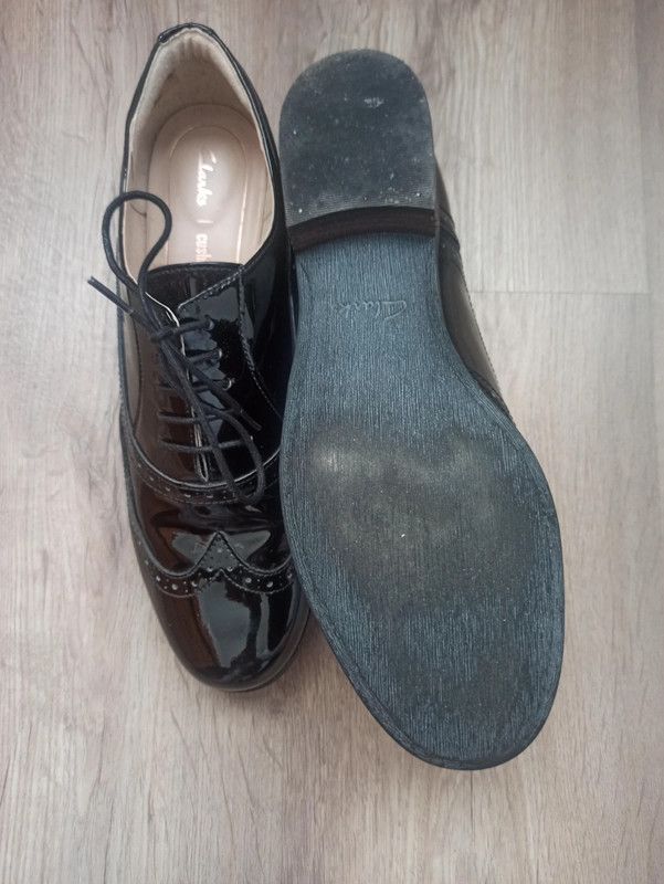 Zapatos de charol de piel Clarks, talla 42