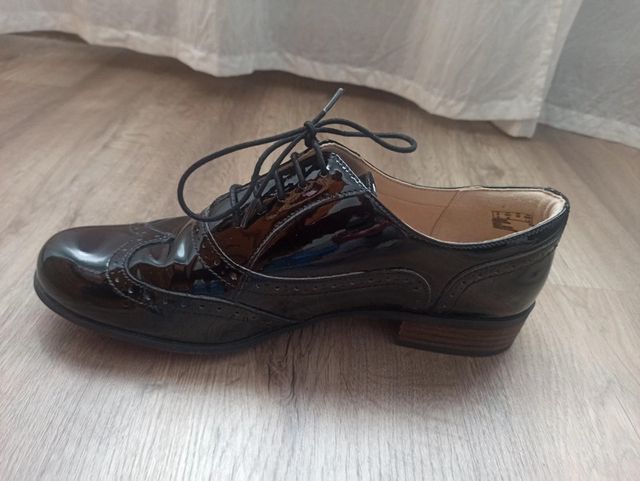 Zapatos de charol de piel Clarks, talla 42