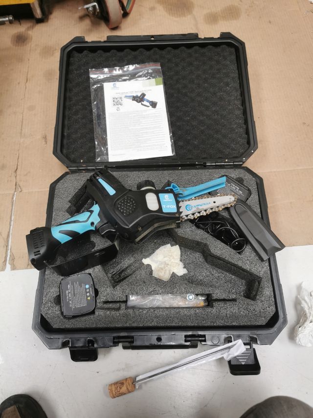 Motosierra a batería