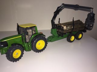 Tractor, remolque yProcesadora forestal John Deere