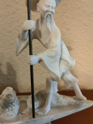 Figura alabastro con pie de mármol