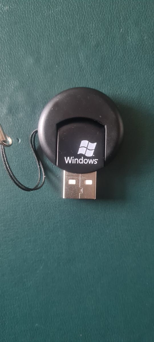 Pendrive Microsoft Windows. Muy raro