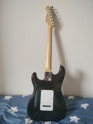 Guitarra eléctrica cadete AriaProII