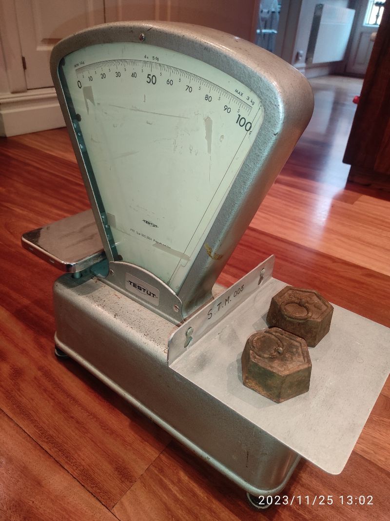 Báscula antigua Testut de segunda mano por 93 EUR en Bilbao en WALLAPOP, image size:800x1069