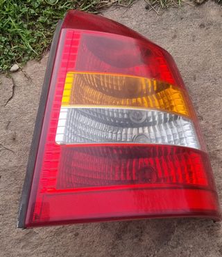 Faro trasero opel astra