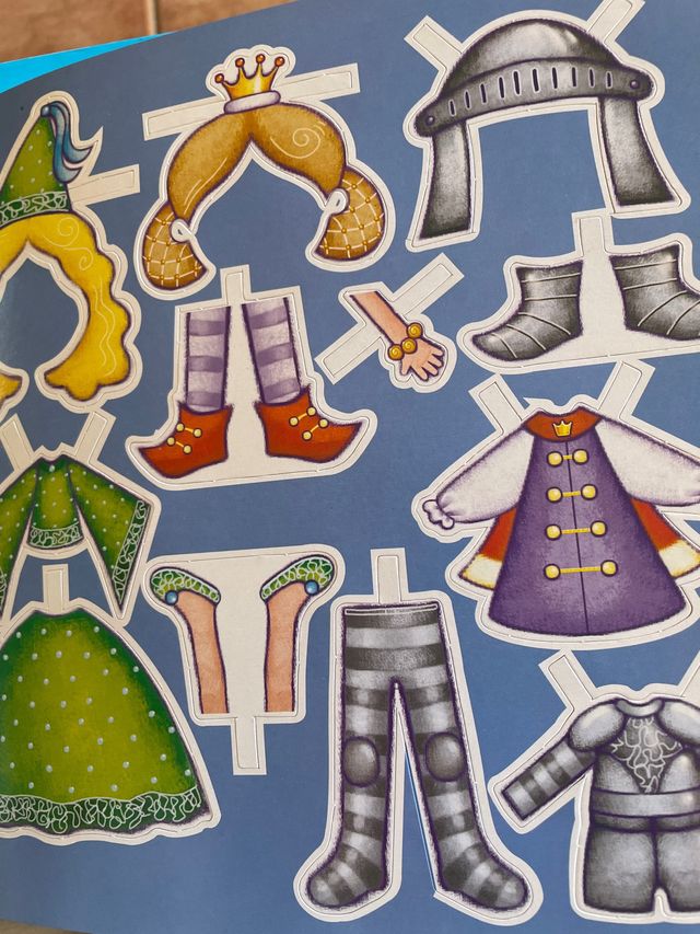 libro con RECORTABLESy letras MAYUSCULAS