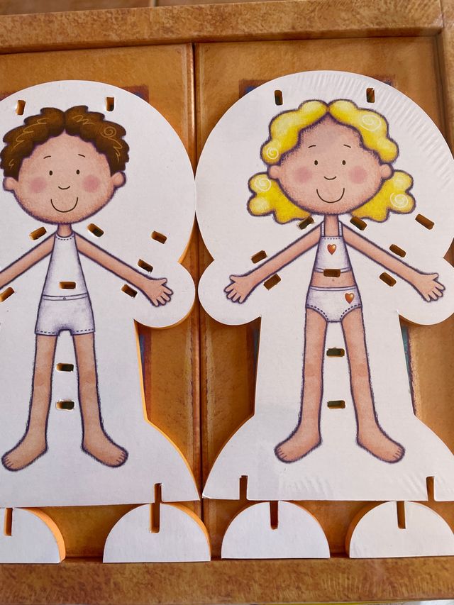 libro con RECORTABLESy letras MAYUSCULAS